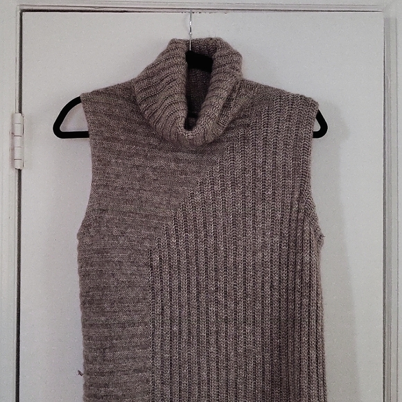 Theory Soft Wool Sweater Vest - Picture 3 of 5